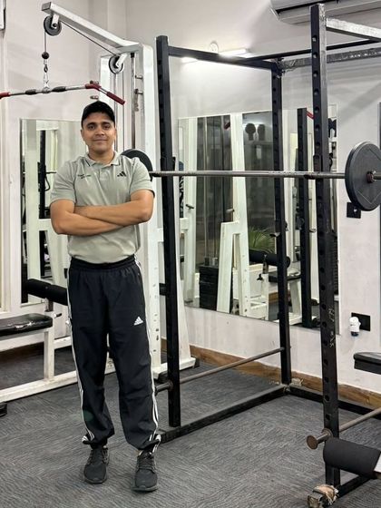 A full-length shot in the gym.