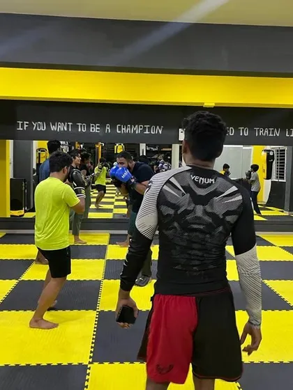 In our classes, we emphasize putting full power into your strikes during drills. This not only builds stamina but also teaches you how to manage your energy during a real fight.