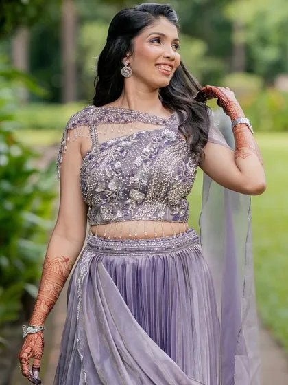 The perfect twirl, showing off her gorgeous outfit and the stunning henna stain on her arms and hands.