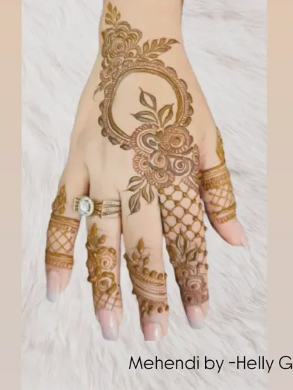 A floral hoop design on the back of the hand. The empty space in the middle is perfect for adding an initial or a small symbol.