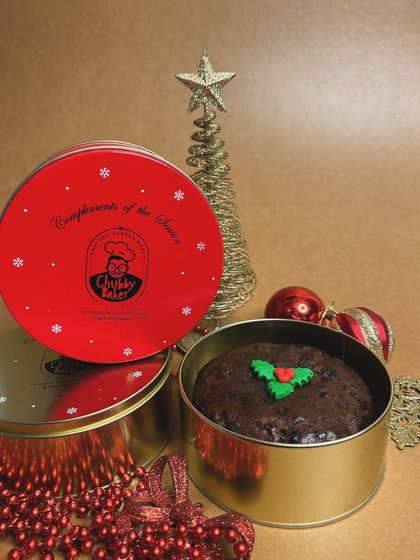 My Traditional Plum Cake in its festive tin makes for a perfect, no-fuss gift. It’s a classic recipe that’s all about comfort and holiday cheer.