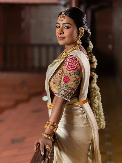 This is the kind of timeless, divine South Indian bridal look you will master. We focus on creating radiant skin that glows, paired with classic eye makeup and traditional accessories, to make the bride feel like a goddess on her special day.