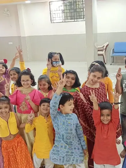 This is what pure joy looks like! A snapshot from one of our summer camps, where we mix dance with creative activities. It's all about making friends and happy memories together.