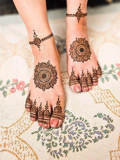 A closer look at the mandala foot design, showing the clean lines and precise details.