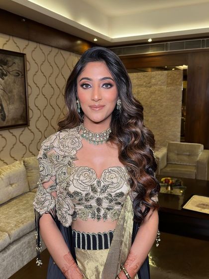 Vintage vibes and timeless waves for an enchanting look. This style has a beautiful retro-inspired feel.