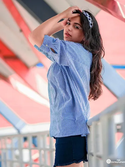 A casual portrait against a colorful architectural background. This shows how we can use the environment to add energy to your photos.