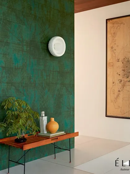 Élitis is a master of texture, as shown with this wallcovering that mimics the grain of wood. The deep emerald green color adds a layer of unexpected drama and sophistication.