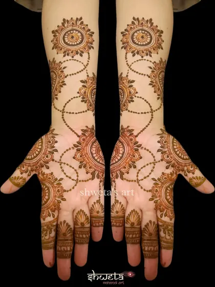 A unique and stylish design featuring mandalas connected by beaded chains. This jewelry-style mehendi is a modern and chic option for parties and festive events.