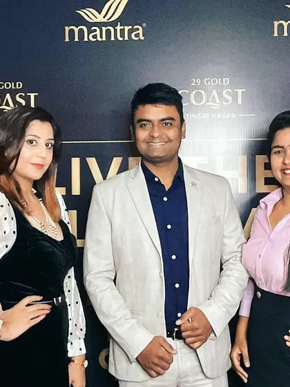 Posing with the event organizers from Mantra Properties. It's always a pleasure to collaborate with clients to make their events a magical success.