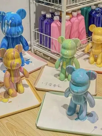 Look at this colorful crew! Here are some of the amazing fluid bears created at my workshops, each one drying and getting ready to go to its new home. You can see how different color palettes, like cool blues or warm sunset tones, create totally different vibes.