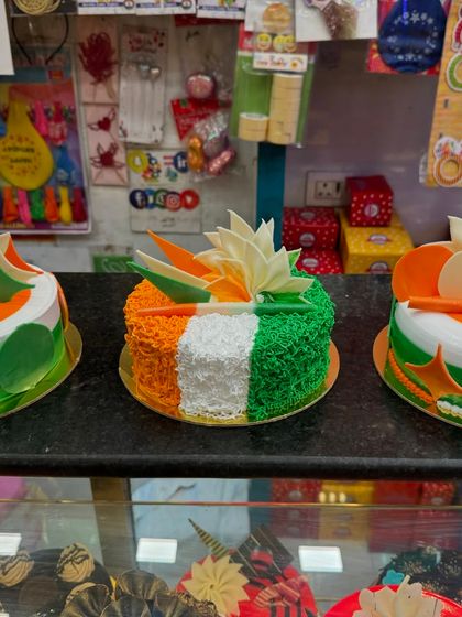 A display of my Independence Day cakes, all decorated in the proud colors of our flag. I offer various designs to make your celebration both patriotic and sweet.