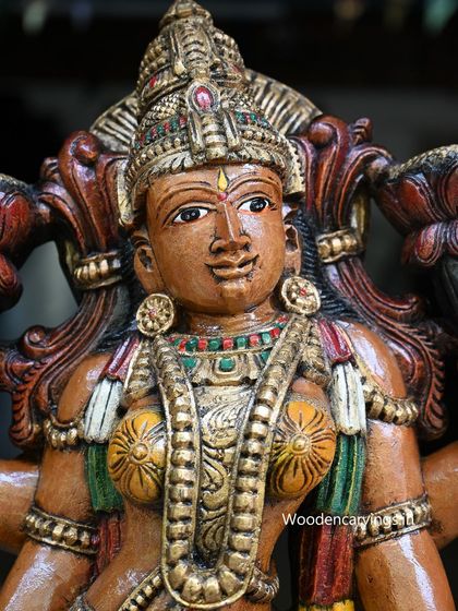 A close-up of the face of the 47-inch Lakshmi, with a gentle smile and beautifully painted features.