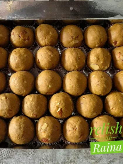 A timeless classic, my Besan Laddoos are made by slow-roasting gram flour in pure ghee until it's fragrant and golden. The result is an incredibly soft, melt-in-your-mouth laddoo with a delightful crunch from almonds.