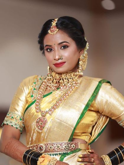 A powerful and confident bridal pose. Aisha's choice of a grand choker and long haram set with a detailed pendant makes for a truly memorable wedding day look.