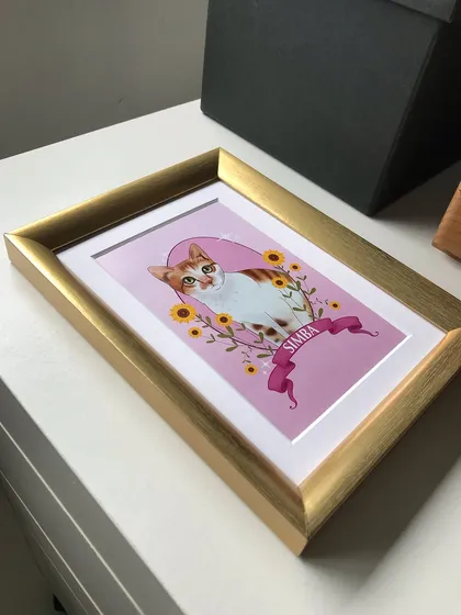 The digital portrait of Simba the cat, presented in a beautiful gold-colored frame. This option adds a touch of warmth and elegance to the final piece.
