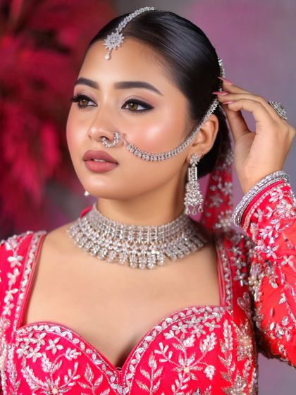 Every bride deserves to feel like a queen. This stunning transformation by our student features a bold eye, soft lips, and a beautiful pink lehenga.