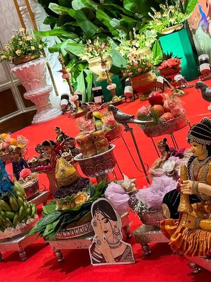 Siri - Custom Gift Hampers & Return Gifts Grand Event Displays photo 23