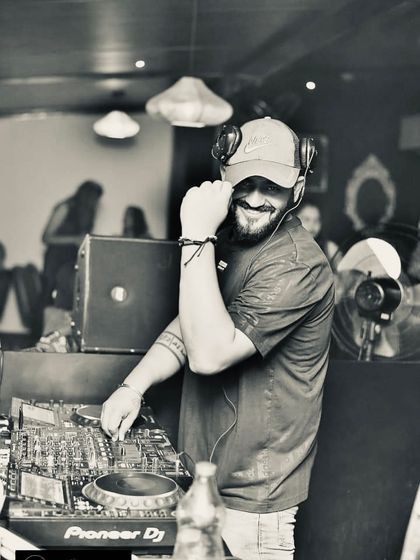 Ankit Kamra - Event DJ Services High-Energy Club Gigs photo 47