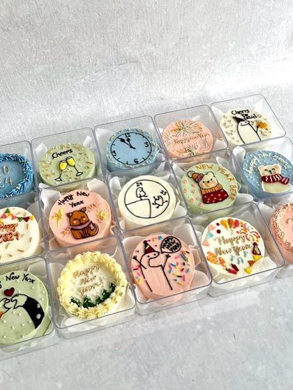 More of our Happy New Year mini bento cakes, each with a unique and celebratory design.