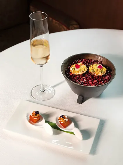 We elevate humble street food to a fine dining experience. A selection of aloo tikki, channa dal, and kothimbir vadi is paired with a glass of crisp Champagne. This pairing demonstrates how the right bubbles can cut through richness and enhance familiar flavors.