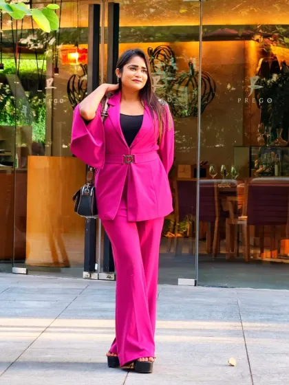 A stylish look for a modern tech conference. For the Sprinklr event, I chose an outfit that was both professional and fashionable, fitting the innovative spirit of the company.