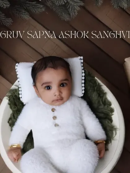 The journey continues after the bump. This is my own son, Gruv, during his first festive photoshoot. Capturing the innocence of a newborn, especially during a magical time like Christmas, is a reminder of why these moments are so precious.