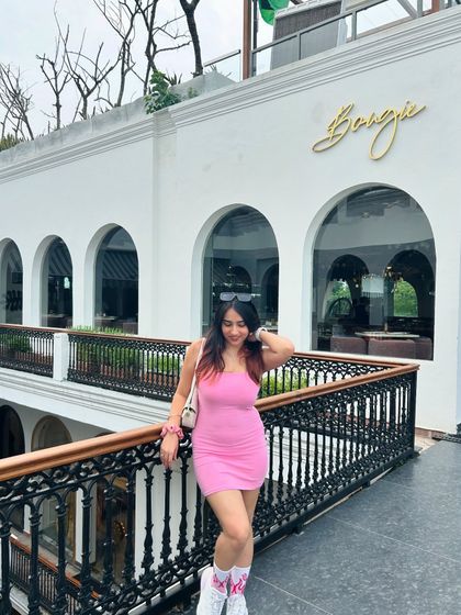 A final shot of my look at Bougie. This is a great example of a "brunch outfit" post.