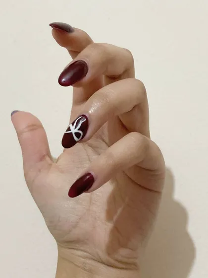 A simple yet elegant festive design. The rich, glossy red is perfectly complemented by a single, charming bow accent.