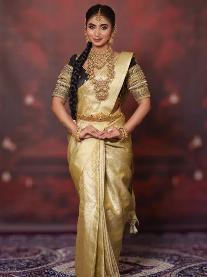 A full bridal look is all about how the pieces come together. Here you can see how our temple jewellery set, including the essential vaddanam or waist belt, creates a complete and regal silhouette. Renting a full set ensures every detail is perfectly coordinated.