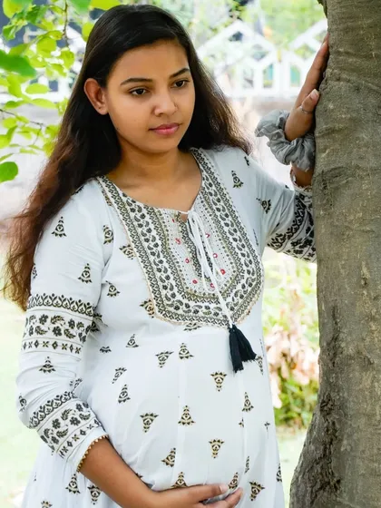A quiet, reflective pose from an outdoor maternity session. We capture a range of emotions, from joyful to contemplative.