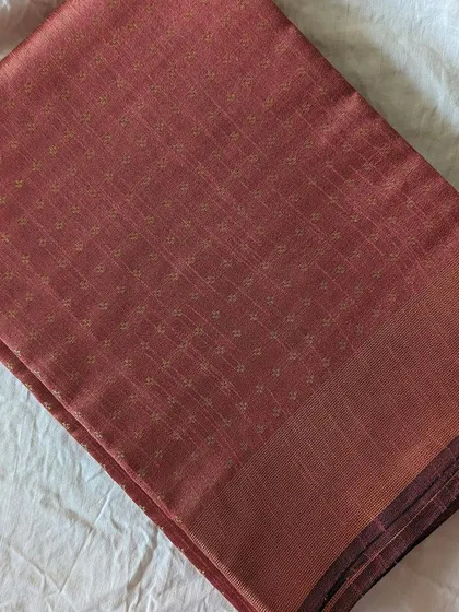A duplicate image of the lovely onion pink semi raw silk saree.
