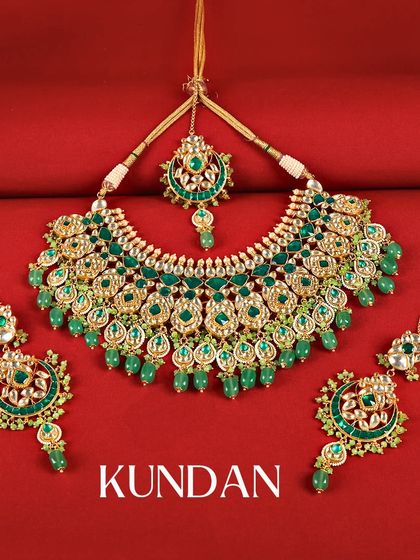 Why repeat when you can rent? This full bridal Kundan set in emerald green includes a necklace, earrings, and maang tikka, covering all your jewellery needs for the big day.
