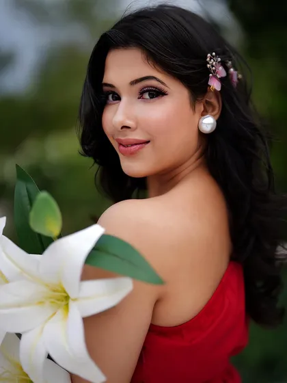 A soft and natural portrait with a fresh, gentle smile. This look is perfect for skincare brands, wellness products, or any campaign requiring a relatable and approachable face.