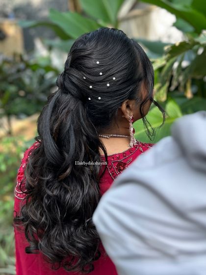 Dakshayini - Hairstyling Academy & Workshops Glamorous Curls & Ponytails photo 11