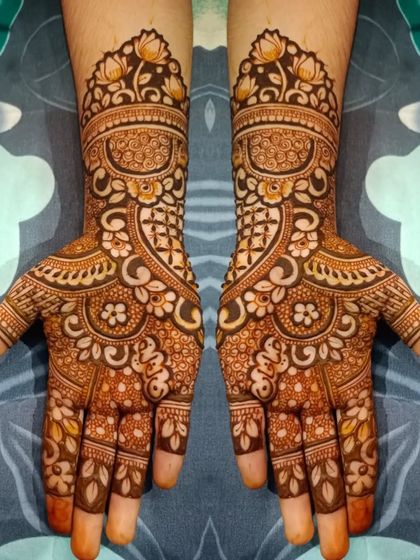 Intricate Traditional Mehndi photo 29