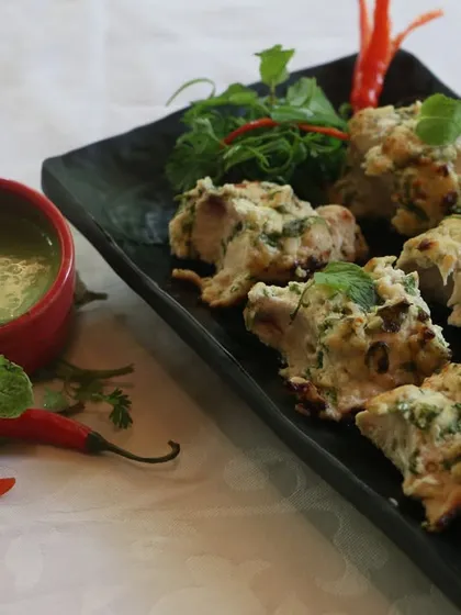 Our Murgh Pudina Kalimiri Kabab is a flavorful chicken starter, combining the coolness of mint with the spice of black pepper for a balanced taste.