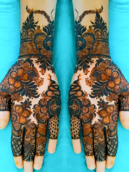 Symmetrical and striking, this design features a central floral motif surrounded by detailed patterns. The dark application ensures a beautiful, deep stain for the wedding day.