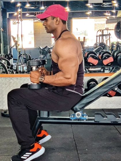 Raaste kabhi khatm nahi hote, bas log himmat haar jaate hain.