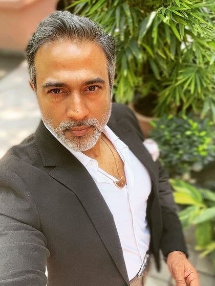 A quick picture before heading out. My professional life is dynamic and fast-paced, and I embrace every moment of it.