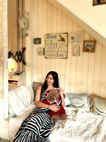 A happy guest enjoying our cozy corner under the stairs. It’s a picture-perfect spot designed for creating heartwarming memories and capturing beautiful photos.