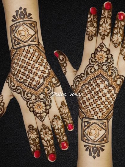 The same elegant swan design against a dark background, highlighting the clean lines and intricate details.