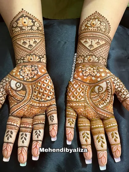 Another look at this gorgeous Teej henna. The rich stain color shows the quality of my homemade henna paste.