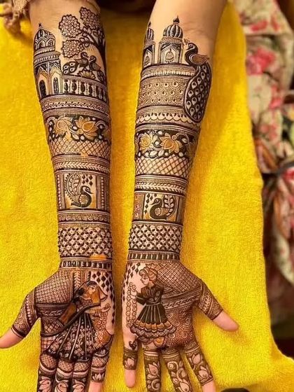 A beautiful portrait design telling a story. The palms show the couple in a dance pose, while the arms are decorated with peacocks, lotuses, and palace scenery.