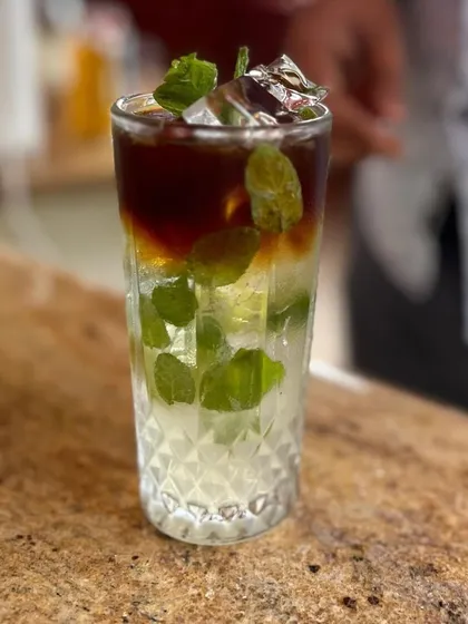 A refreshing coffee mocktail created during our menu design session at Villa Urvin Khan. We teach how to create innovative coffee-based drinks.