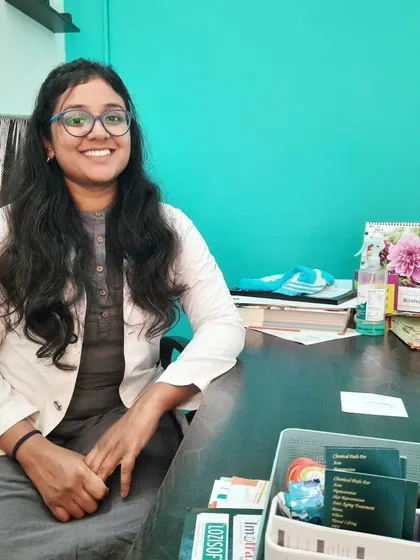 Welcome to my clinic. My approach is to combine professional expertise with a caring, educational environment, ensuring you feel comfortable and well-informed throughout your treatment journey.