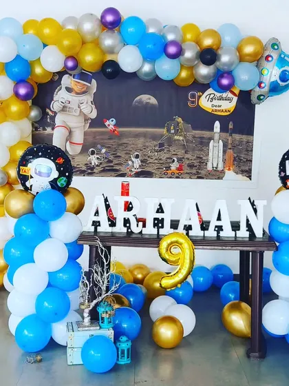 A full shot of our impressive space-themed birthday decoration, perfect for inspiring little astronauts. The setup includes a balloon arch, backdrop, and themed props.