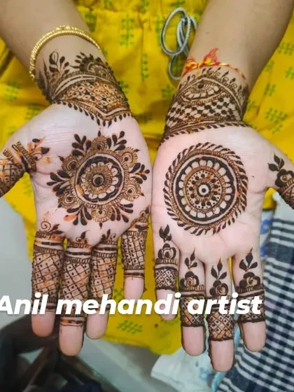 A classic choice for guests, these matching mandala designs are centered on the palm. The fingers have simple, complementary patterns.