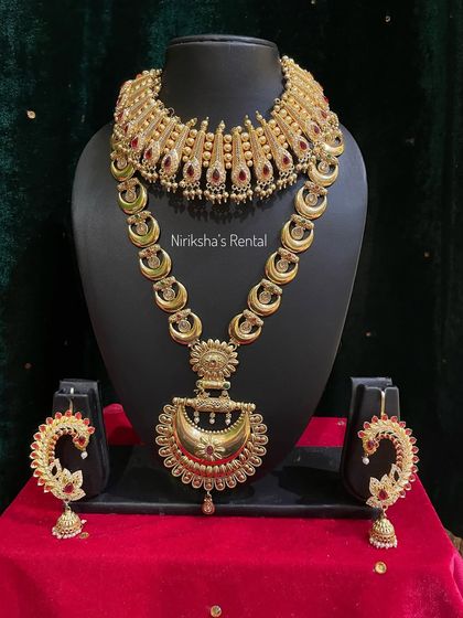 A heavy, ornate set with a large crescent pendant, designed for a Maharashtrian bride.