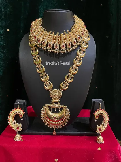 A heavy, antique-style bridal set with a large crescent pendant, designed to make a grand statement.
