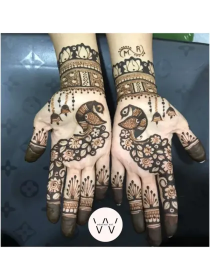 A simple yet beautiful peacock design for a wedding guest.